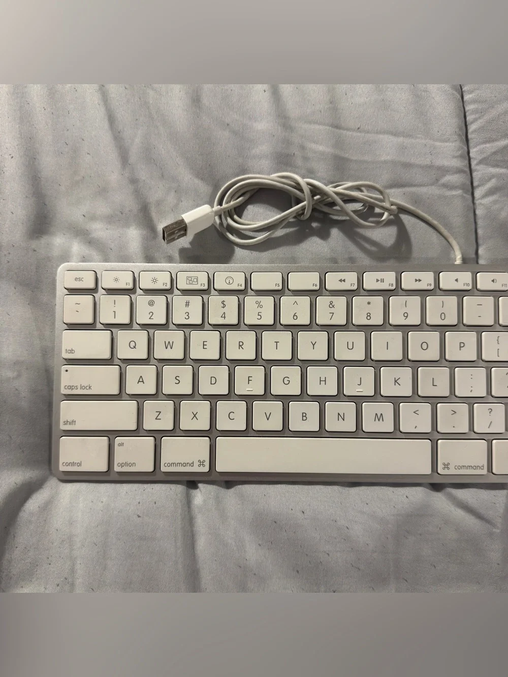 Genuine Apple Keyboard Wired A1243 White Slim Keyboard W/ Numeric Keypad TESTED